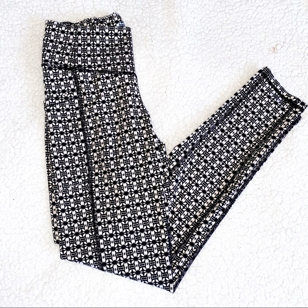 Black and white leggings size S